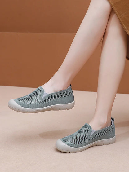 Women's casual shoes are lightweight, non slip, breathable, loafers for commuting and travel