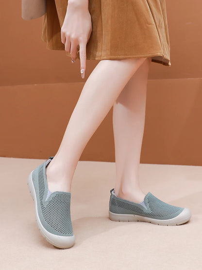Women's casual shoes are lightweight, non slip, breathable, loafers for commuting and travel