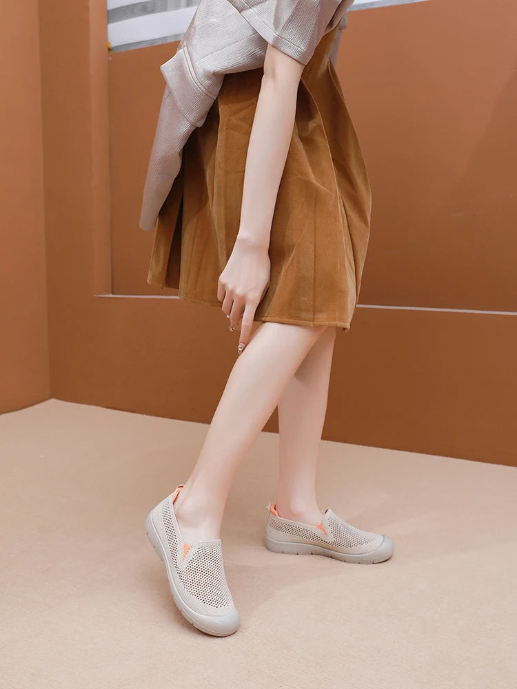 Women's casual shoes are lightweight, non slip, breathable, loafers for commuting and travel