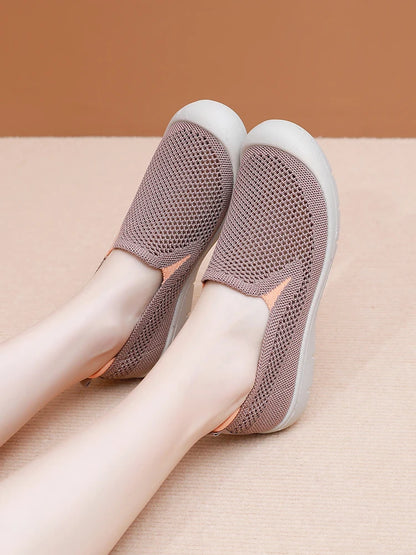 Women's casual shoes are lightweight, non slip, breathable, loafers for commuting and travel